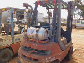 LINDE 2.5 TONNE GAS FORKLIFT - picture2' - Click to enlarge