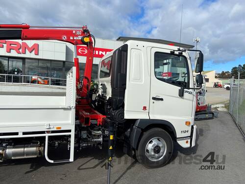 Hino FD 1124 Tray/Crane