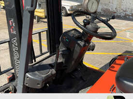 1999 TOYOTA Electric Forklift (5FBE18) - picture2' - Click to enlarge