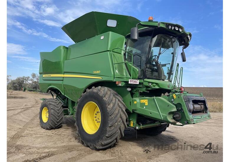 caption 2016 John Deere S680 & 640D Front
