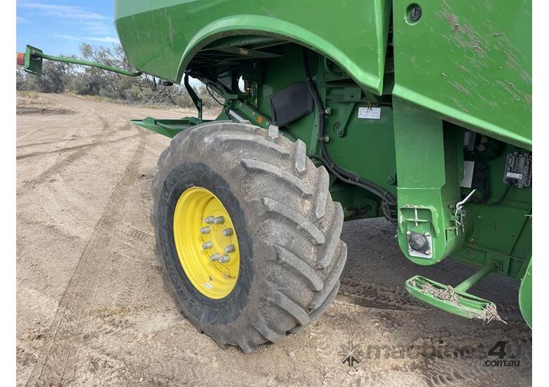 caption 2016 John Deere S680 & 640D Front