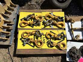 8 x Lifting Hooks and D Shackles - picture0' - Click to enlarge