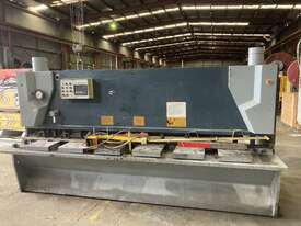 Hydraulic Guillotine 3m 8mm  - picture0' - Click to enlarge