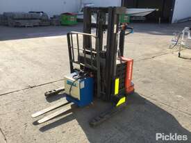 Raymond RRS30 Walk Behind Forklift - picture1' - Click to enlarge