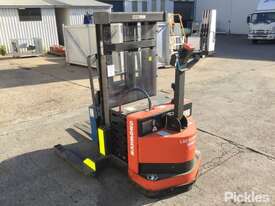 Raymond RRS30 Walk Behind Forklift - picture2' - Click to enlarge