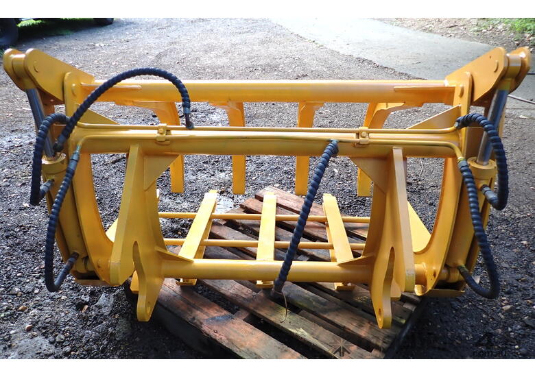 Almost New 1600mm Tractor Loader Telehandler Hydraulic Log Grab Grapple