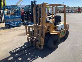 Toyota 2 Stage Forklift Truck - picture1' - Click to enlarge