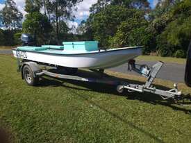 Homelite Fibreglass Boat & Trailer - picture0' - Click to enlarge