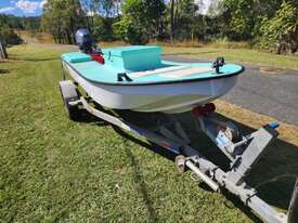 Homelite Fibreglass Boat & Trailer - picture0' - Click to enlarge