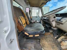 1989 Nissan    4x2 Tipper - picture2' - Click to enlarge