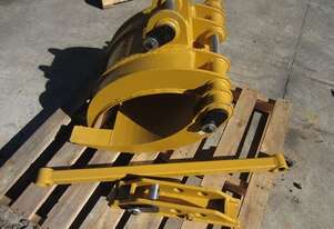 BETTA BILT BUCKETS 5 TONNE MANUAL GRABS