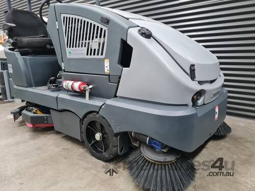 Ride on Sweeper/Scrubber in Mint Condition only 132 Hours! Machine is immaculate and hardly used!