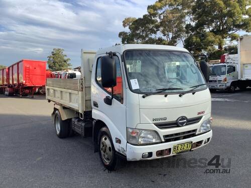 2014 Hino 300 series Tipper