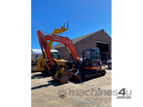 caption 2017 KUBOTA KX080 Excavator with Tilt Hitch & Bucket Set