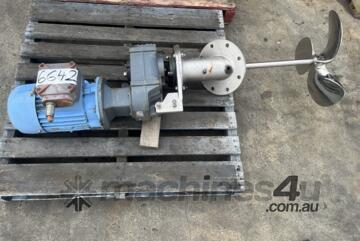 Side Mount Liquid Agitator, Shaft length 490mm, Impeller 500mm Dia