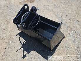 Unused GIYI Hydraulic Tiltiing Bucket to suit 5T Excavator  - picture2' - Click to enlarge