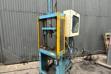Hydraulic press Parts Manufacturing Metal Work Power pack approx 3 Hydraulic press Parts Manufacturing Metal Work Power pack approx 3