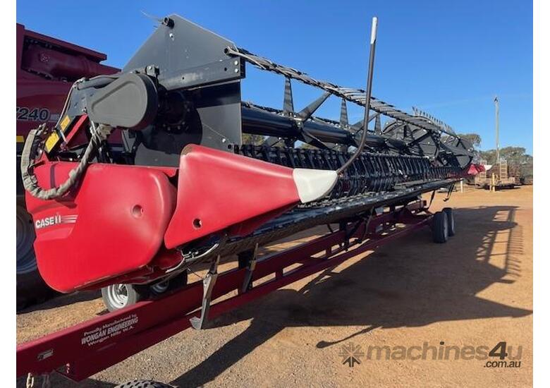 caption 2022 CASE IH 40' 4R40 4000 SERIES DRAPER FRONT