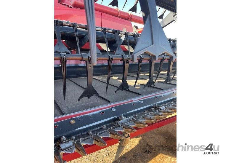 caption 2022 CASE IH 40' 4R40 4000 SERIES DRAPER FRONT