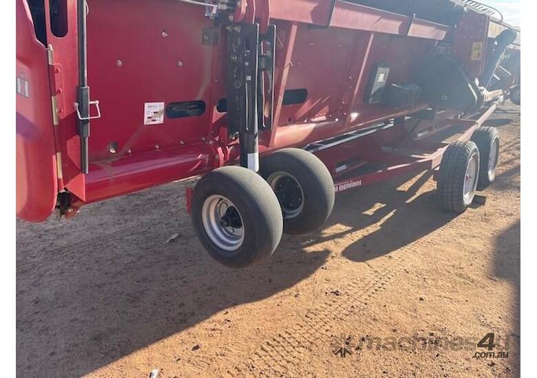 caption 2022 CASE IH 40' 4R40 4000 SERIES DRAPER FRONT
