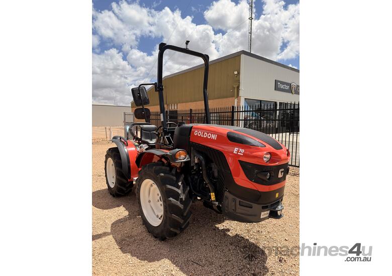 caption E Series Isodiametric Tractor - Up to 102 HP, 4-Cylinder Engine | Maximum Grip