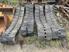 SPARE SKID STEER RUBBER TRACKS & 7T ALUMINIUM RAMP - picture0' - Click to enlarge