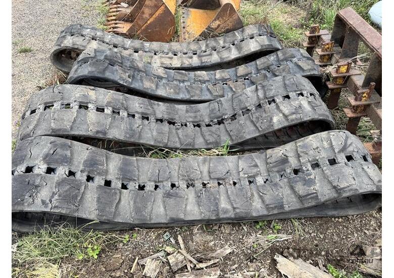caption SPARE SKID STEER RUBBER TRACKS & 7T ALUMINIUM RAMP