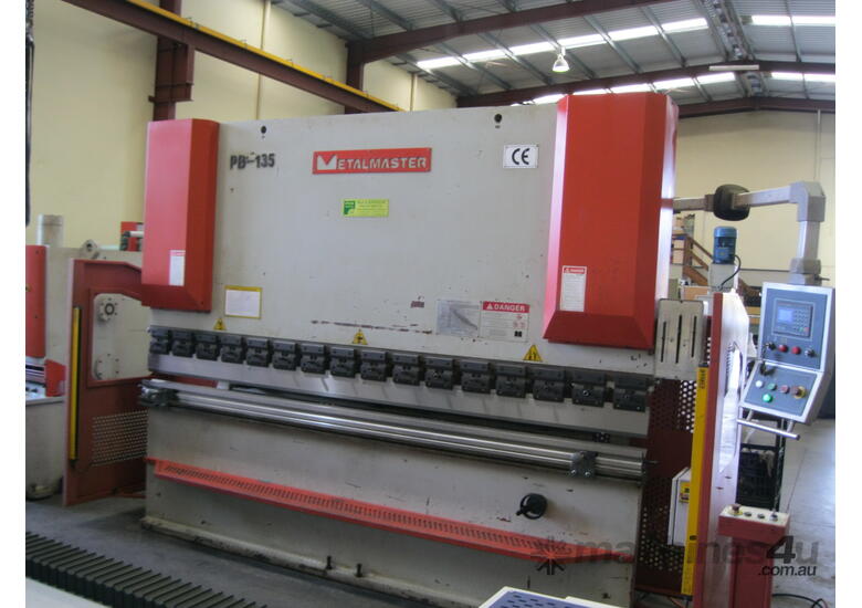 caption SHAW - PB-135B Hydraulic Pressbrake 135T x 3200mm with Guarding