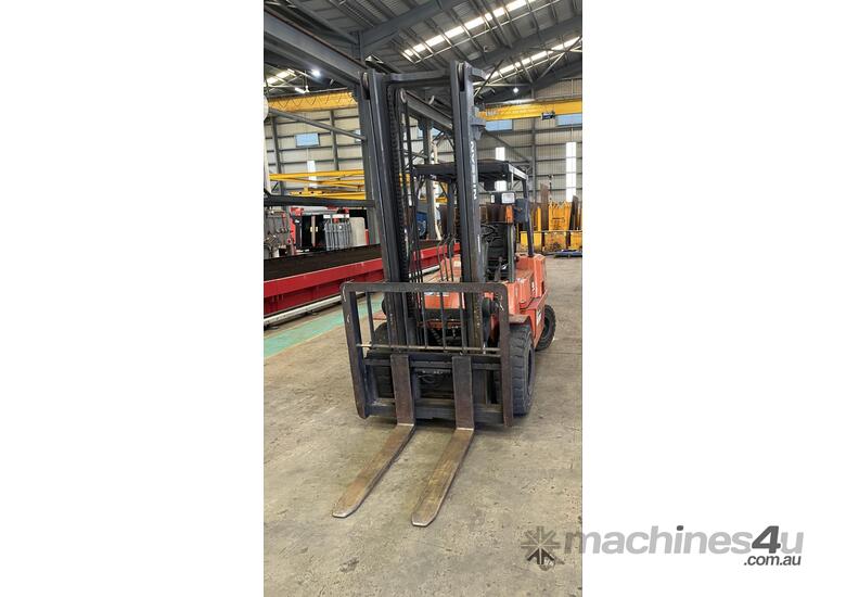 caption 2008 Nissan 4.5 Tonne Forklift - Mackay Qld