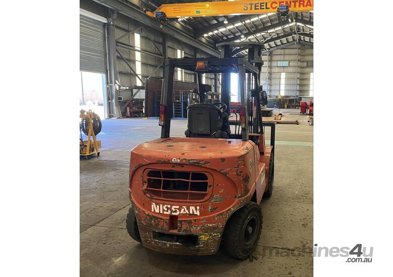 caption 2008 Nissan 4.5 Tonne Forklift - Mackay Qld