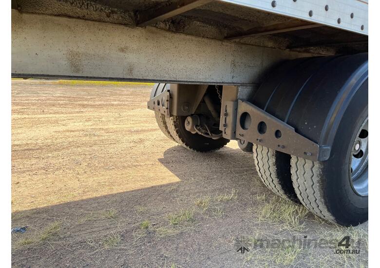 caption 2006 Vawdrey VB S3 Tri Axle Refrigerated Pantech Trailer