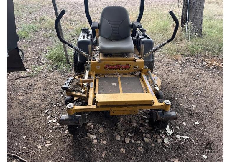 caption HUSTLER Fast Trak Zero Trun Mower