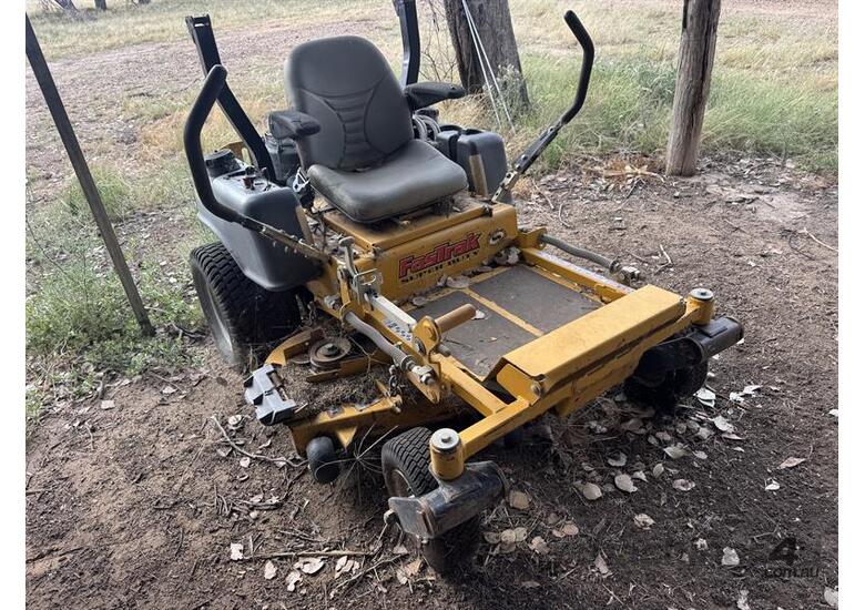caption HUSTLER Fast Trak Zero Trun Mower