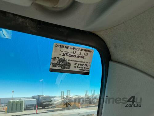 caption 2017 Mitsubishi Fuso Canter 615 7/800 Table Top