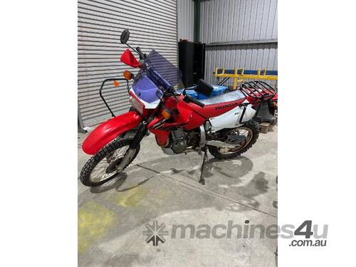 caption Honda XR 650R Motorbike