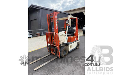 Nissan 1/1990 Counterbalance Forklift