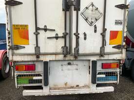 1996 Freighter ST3 Tri Axle Flat Top Curtainside Trailer - picture0' - Click to enlarge