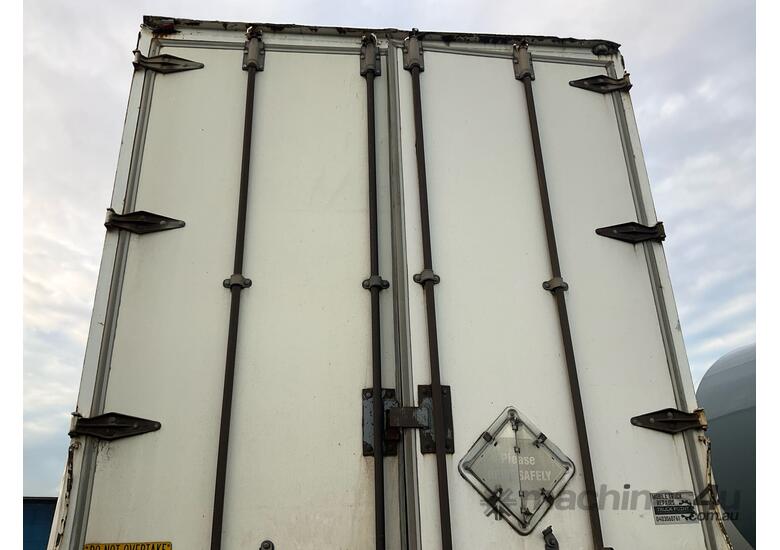 1996 Freighter ST3 Tri Axle Flat Top Curtainside Trailer