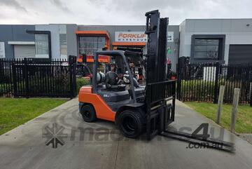 Toyota Forklift 3.5T Dual Wheel with Tyne Positioners (Unit#:U932)