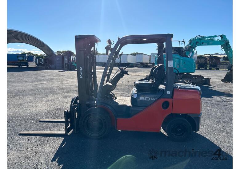 caption 2021 Toyota 32-8FG30 Forklift
