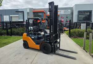 Toyota Forklift 2.5T with Side shift (Unit#:AU453)