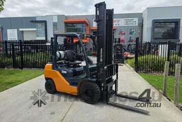 Toyota Forklift 2.5T with Side shift (Unit#:AU453)