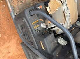 Kubota RTV X900 Utility Vehicle - picture0' - Click to enlarge