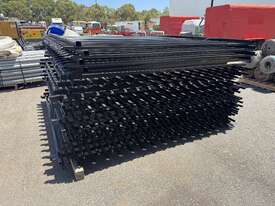 Black Fencing - picture0' - Click to enlarge