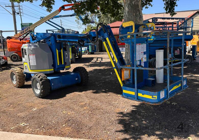 2012 Genie Z34 22IC - 34ft 4x4 Knuckle Boom Lift image 2