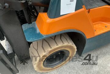 2005 Toyota 7FB25 Counter Balance Forklift