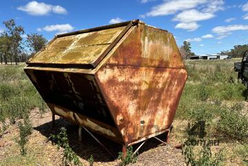 McCormack CATTLE FEEDER (OLD)