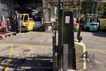 Crown 20IMT130A Electric Walkie Stacker Reliable Warehouse Lifter