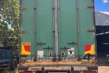 2001 Volvo FM7 Refrigerated Pantech