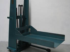 Atom 500kg Manual Heay Duty Die Lift with Roller - picture0' - Click to enlarge